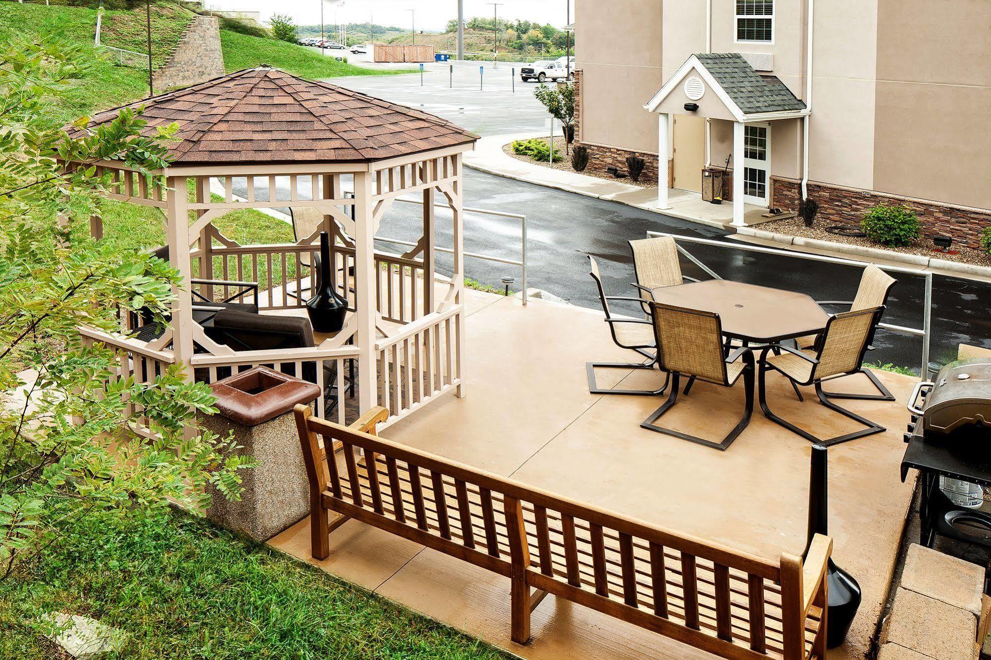 Microtel Inn & Suites By Wyndham St Clairsville - Wheeling St. Clairsville Exterior foto